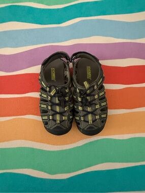 Khombu Kids Black Sandals with Yellow Trim